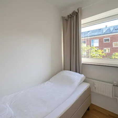 3-bed In Frederiksberg Location Apartment *